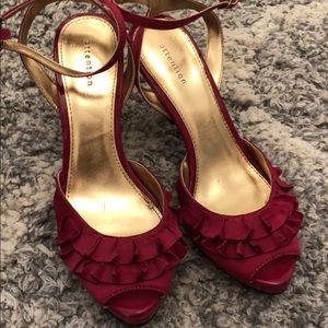 Women’s 4” Fuchsia heels 4” Attention